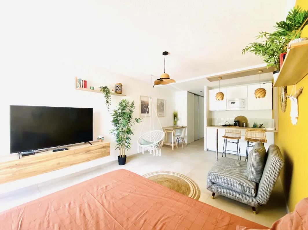Studio Terrasse & Parking Gratuit En Residence Nîmes Kültér fotó