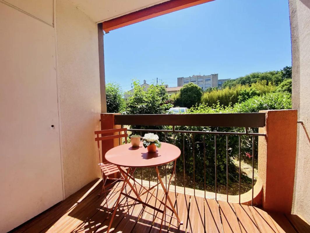 Studio Terrasse & Parking Gratuit En Residence Nîmes Kültér fotó